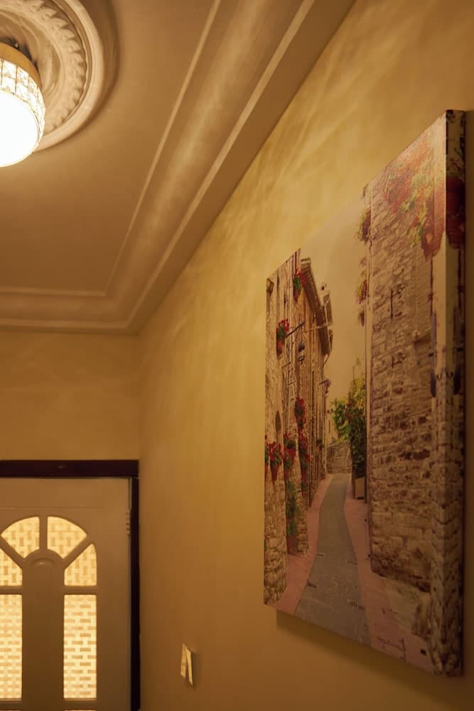 De Chateau Paradise, Accra