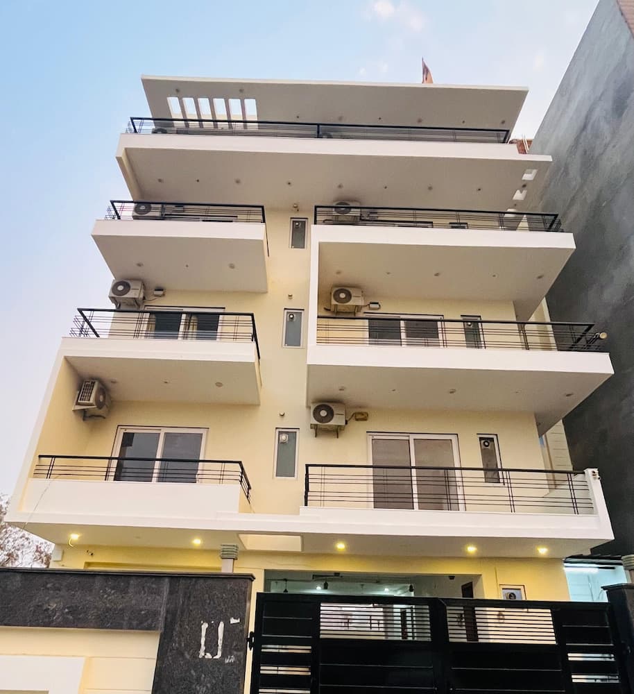 The Lodgers Studio Apartment Sector 52, Gurugram