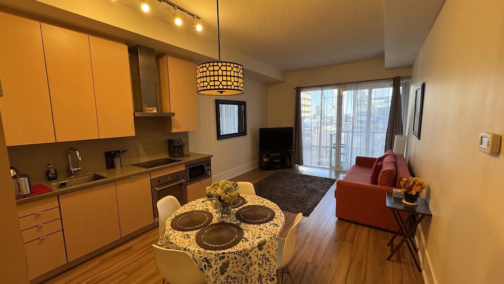 Union and Front Suites, Toronto, photo 2