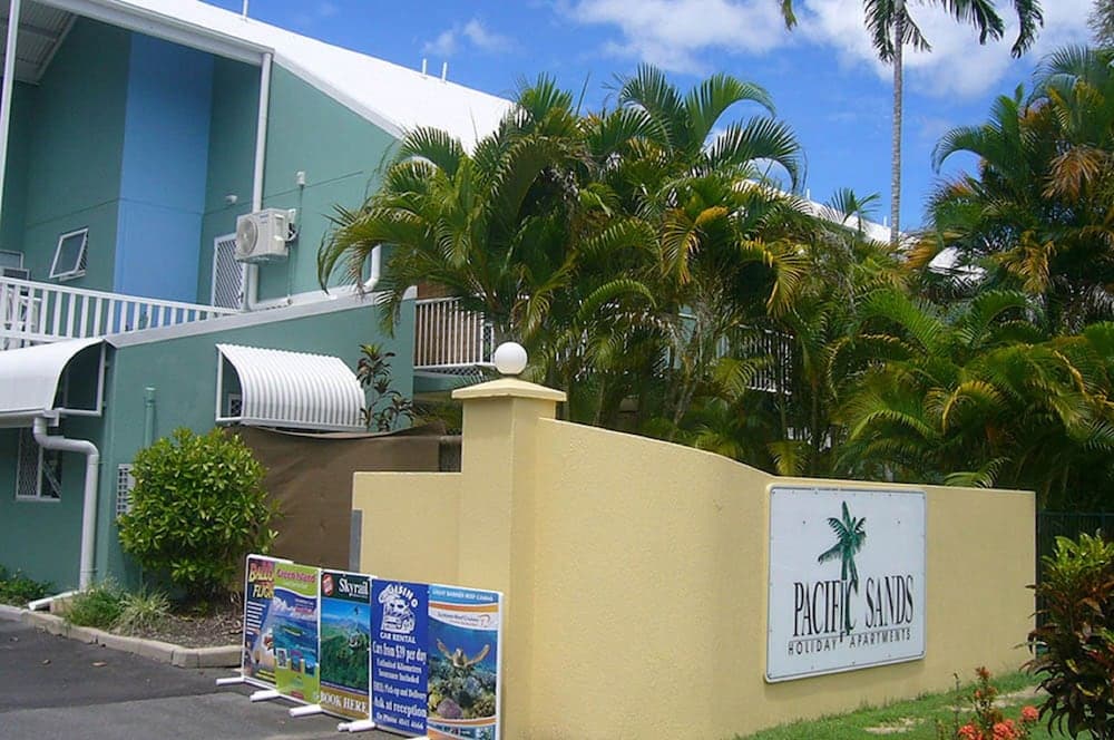Pacific Sands Holiday Apartments, Holloways Beach