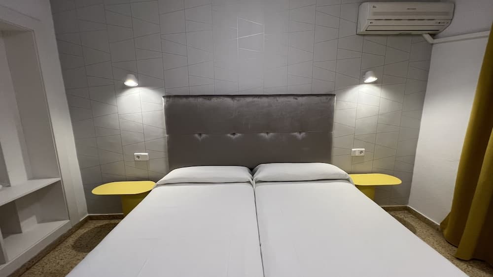 Poniente Playa Aparthotel, Sant Antoni de Portmany, photo 5
