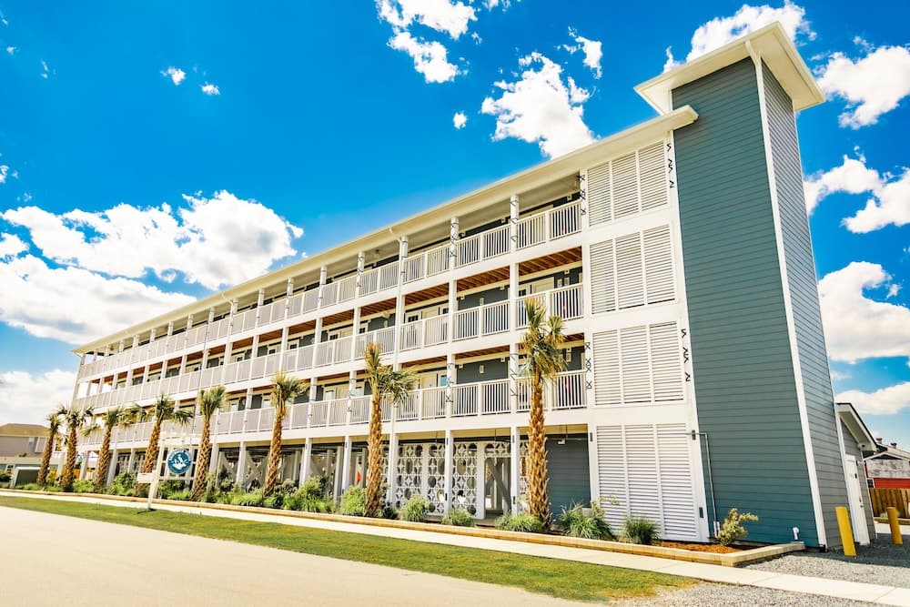Saltwater Suites, Holly Ridge