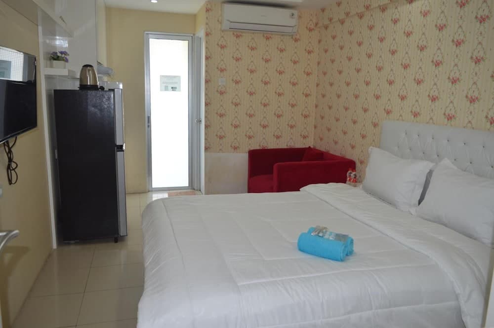Roomku at Bassura City Apartment, Jakarta, photo 2