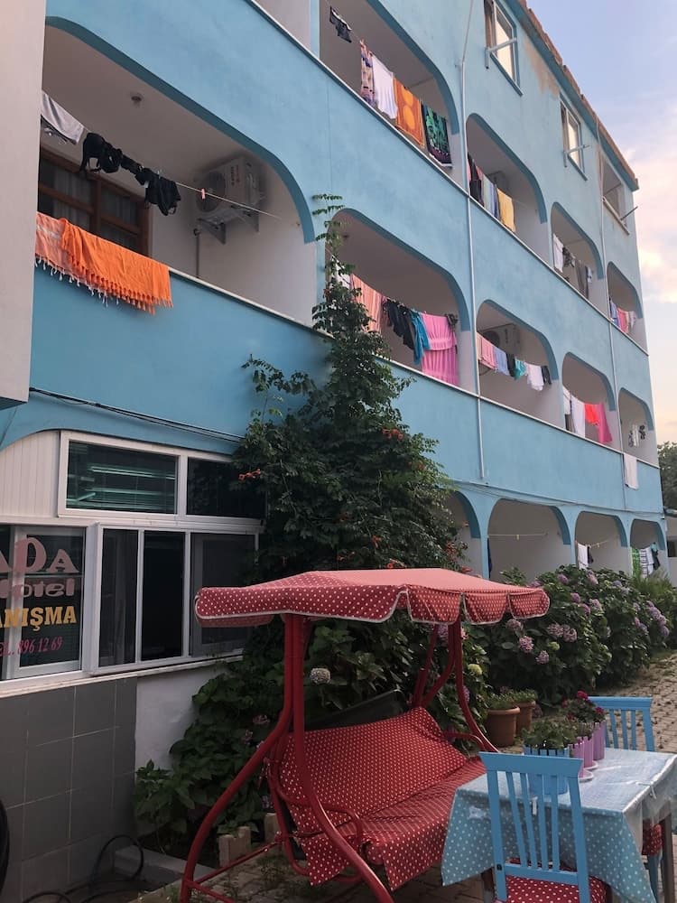Ada Motel, Marmara