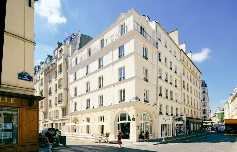 Building at My Maison In Paris - Champ de Mars