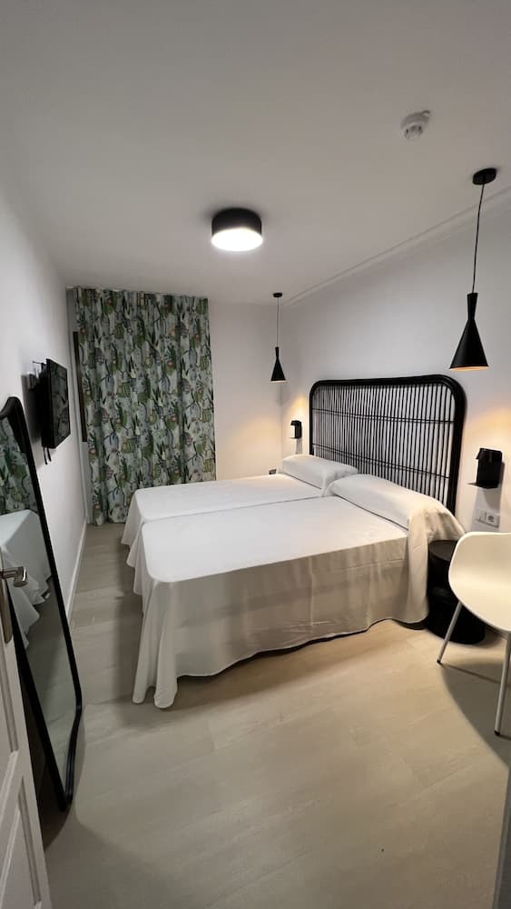 Poniente Playa Aparthotel, Sant Antoni de Portmany, photo 3