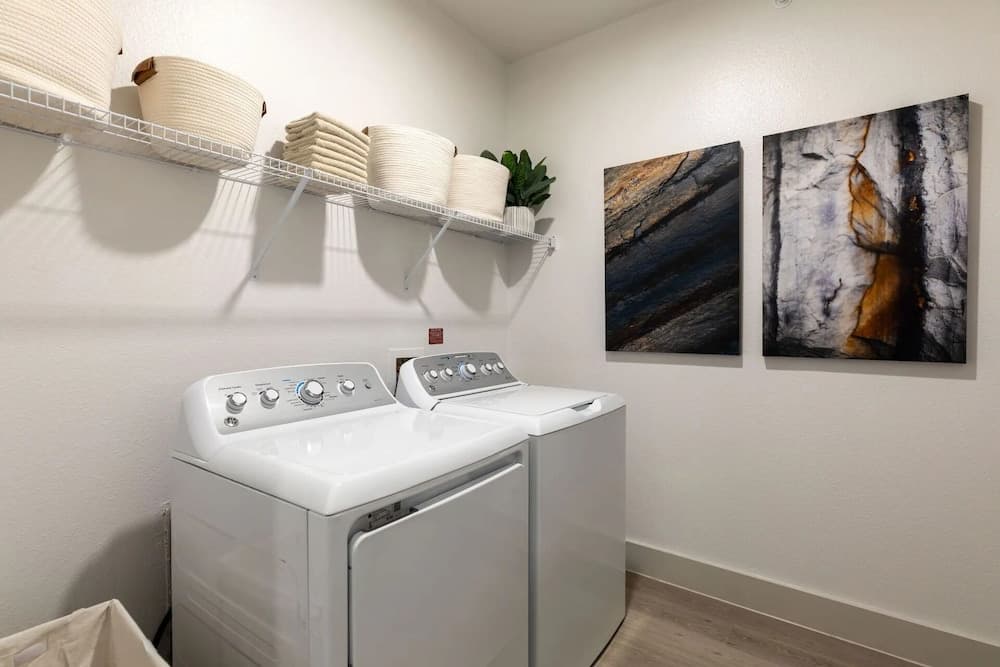Blue Goose Apartments by Landing, Manor, photo 3