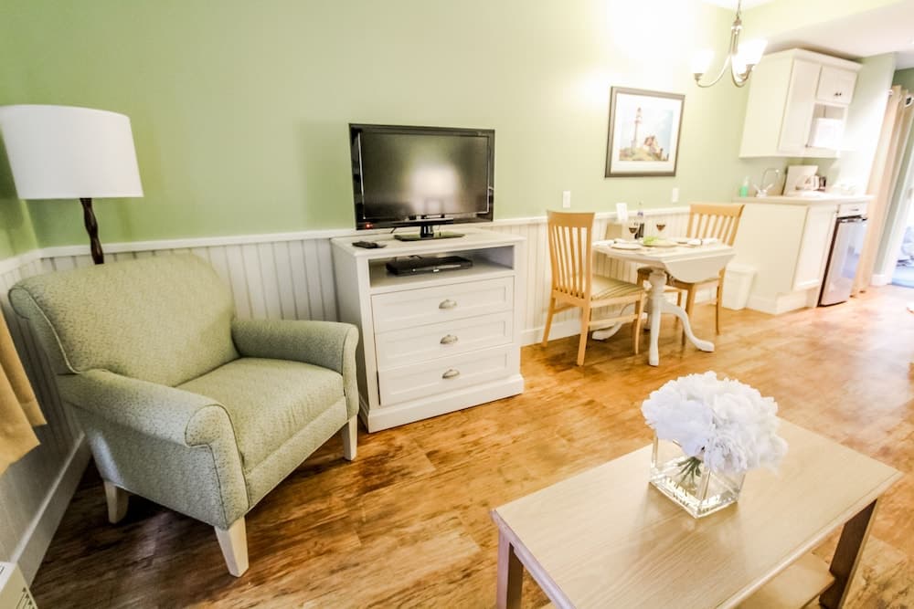 Holly Tree Resort, West Yarmouth, photo 4