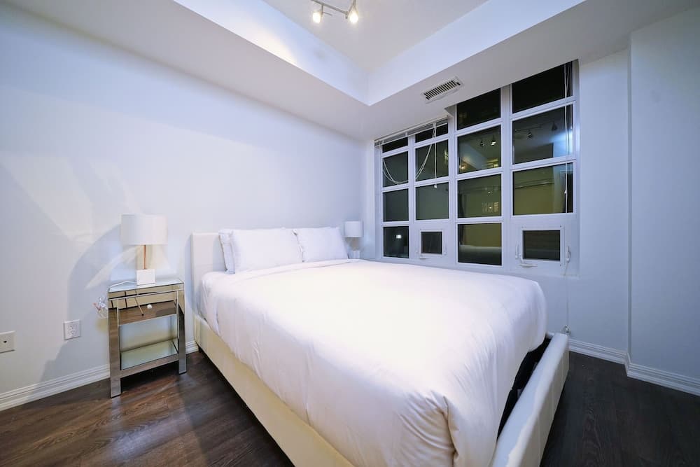 RivetStays - The Adelaide Suites, Toronto, photo 2