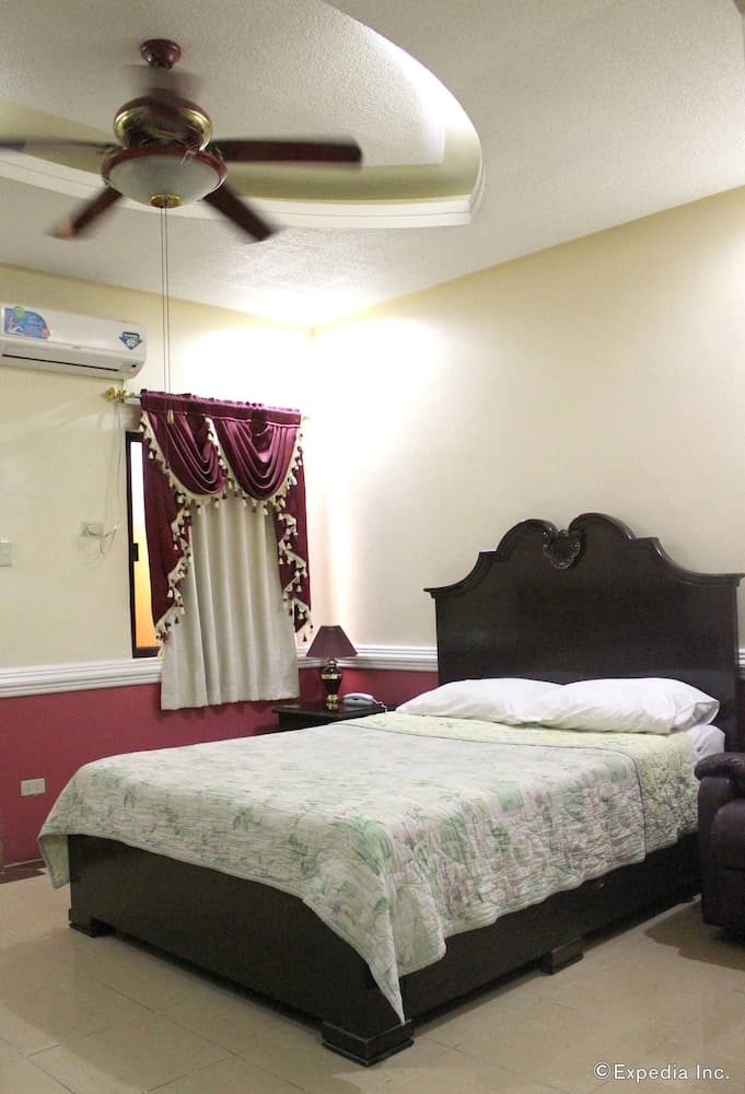 Kokomo's Suites Hotel, Angeles City, photo 5