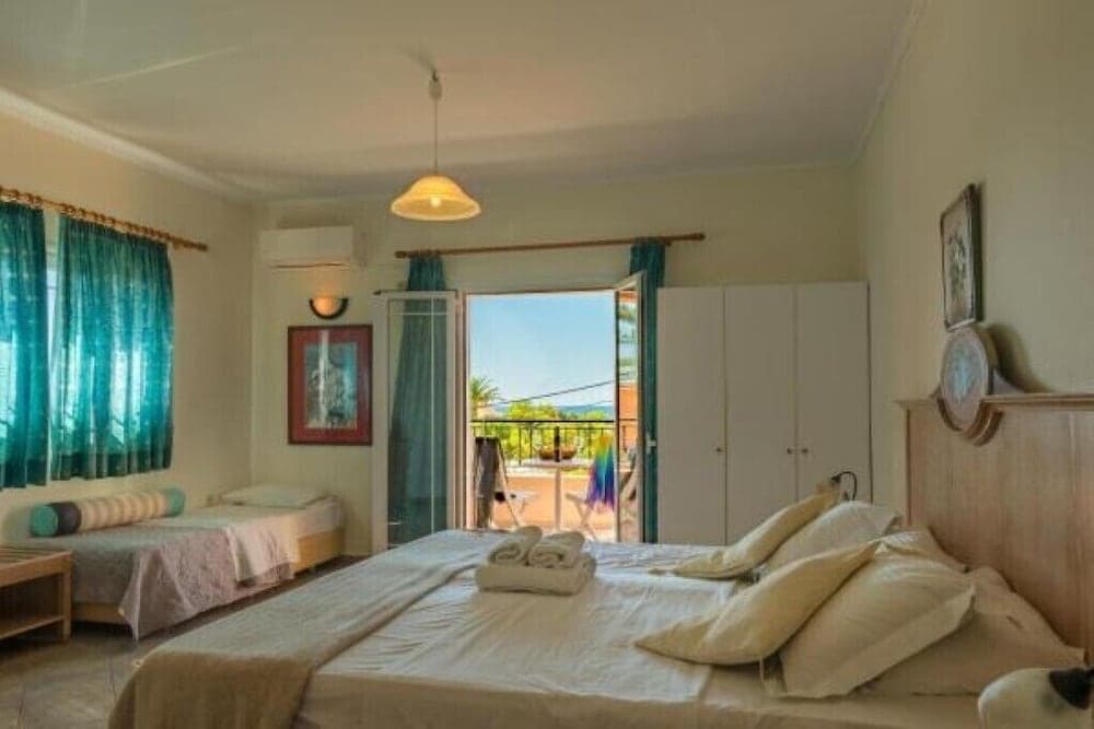Sotiris Studios, Kefalonia, photo 2