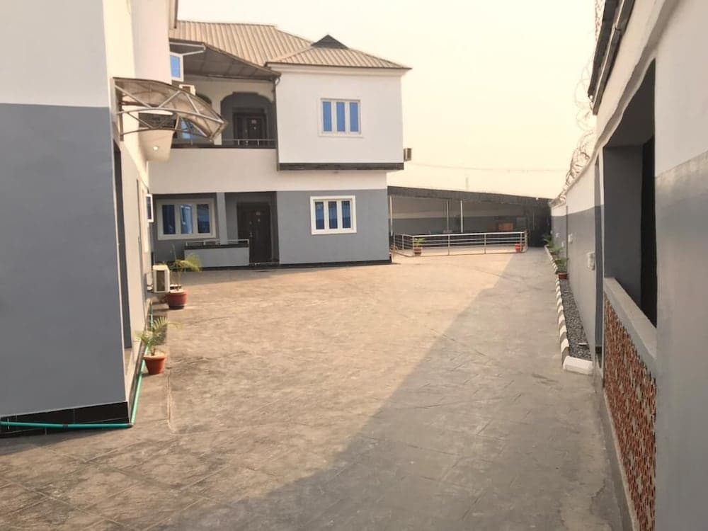 Stella Holiday Inn, Ibadan