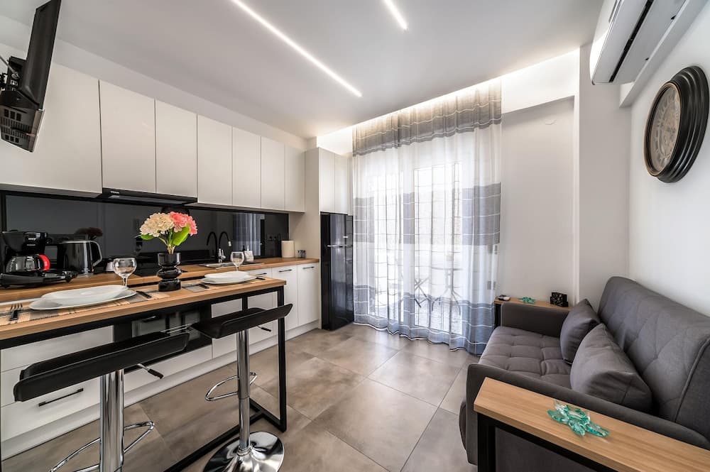 Konstantina's & Nicol's Studios, Heraklion