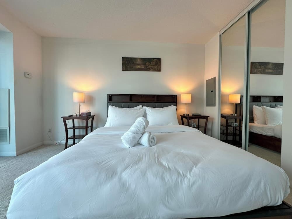 The Yonge Suites - Downtown Elegance, Toronto