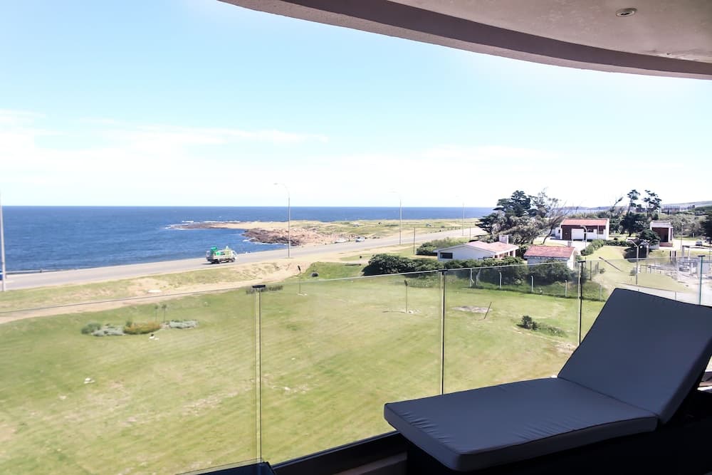 Azure Towers, Punta Ballena, photo 3