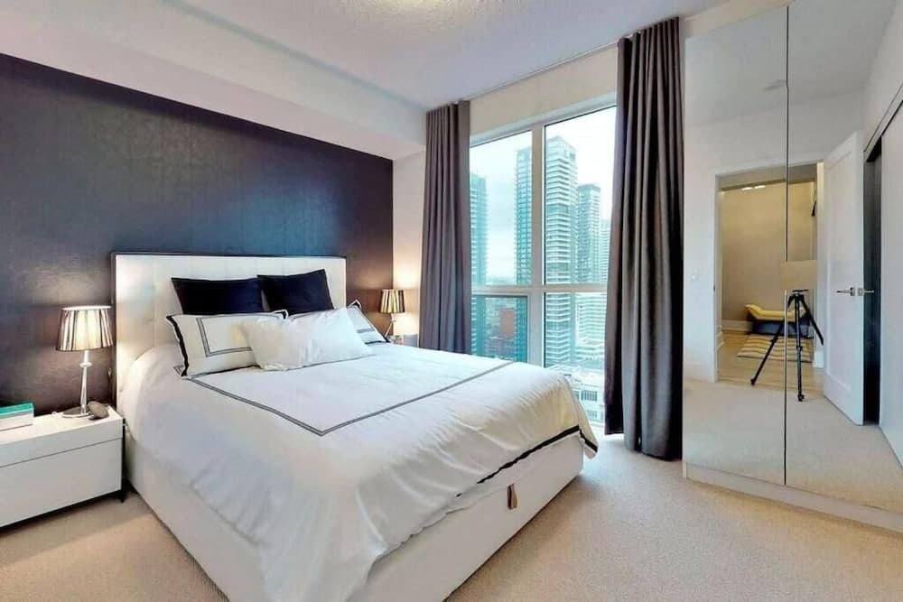 Skyline Suites - Next to MTCC, ACC & CN Tower, Toronto