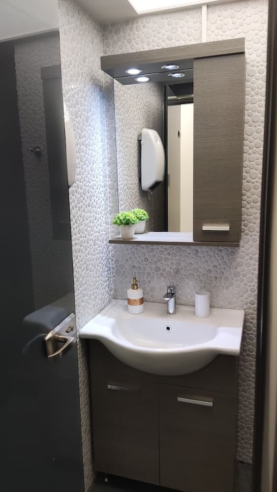 Ermou Downtown Suites by Athens Urban Retreat, Athens, photo 2