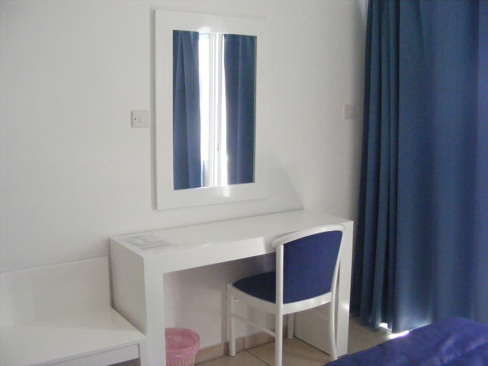 Sun Hall Beach Hotel Apts., Larnaca, photo 2
