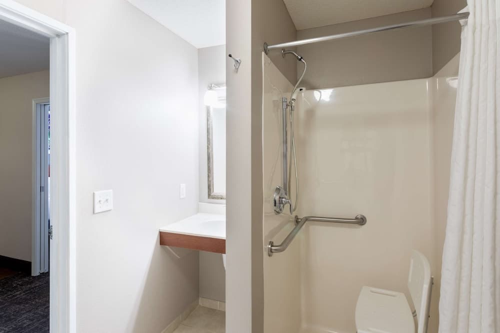 Grandstay Residential Suites Hotel - Sheboygan, Sheboygan, photo 2