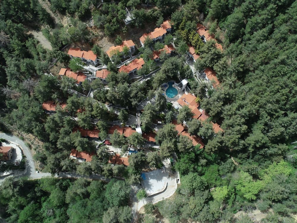 Poed Residences, Platres
