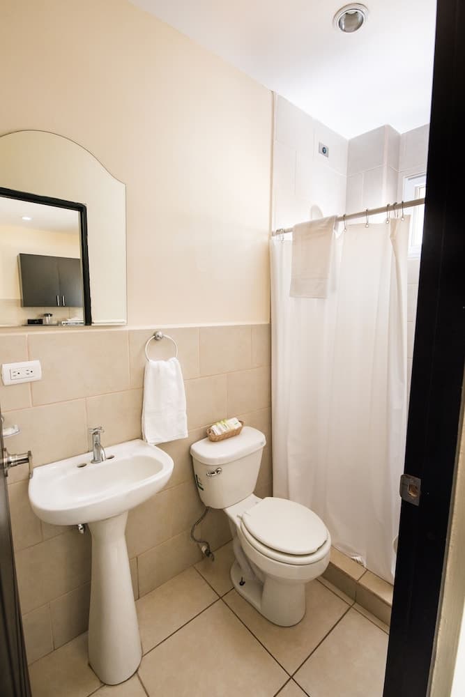 Verona Aparthotel, Managua, photo 3