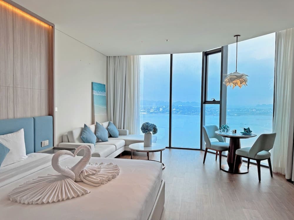 Ha Van's Sea View  A la carte Ha Long, Ha Long, photo 2