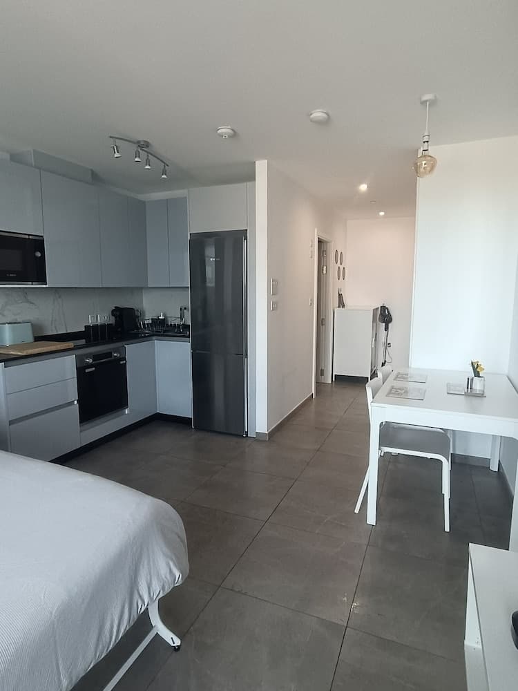 E1 18th Floor Studios, Sea & Beach Views, Gibraltar, photo 4