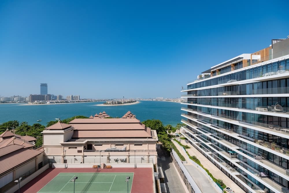 Building at Luxe Getaways Palm Jumeirah