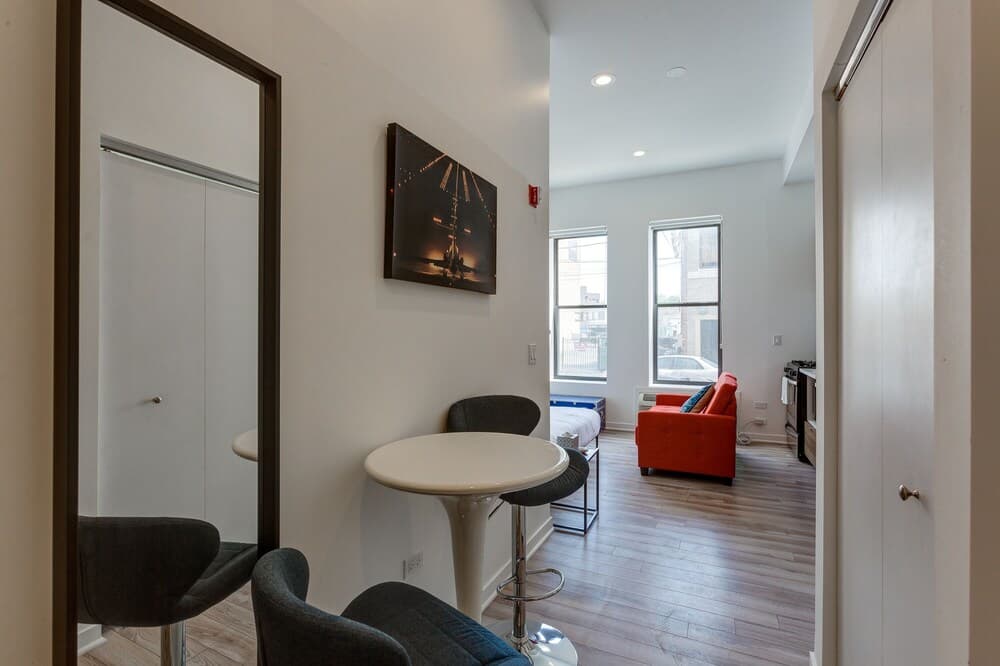 Hotel room at Ground Floor Studios in Chicago by 747 Lofts
