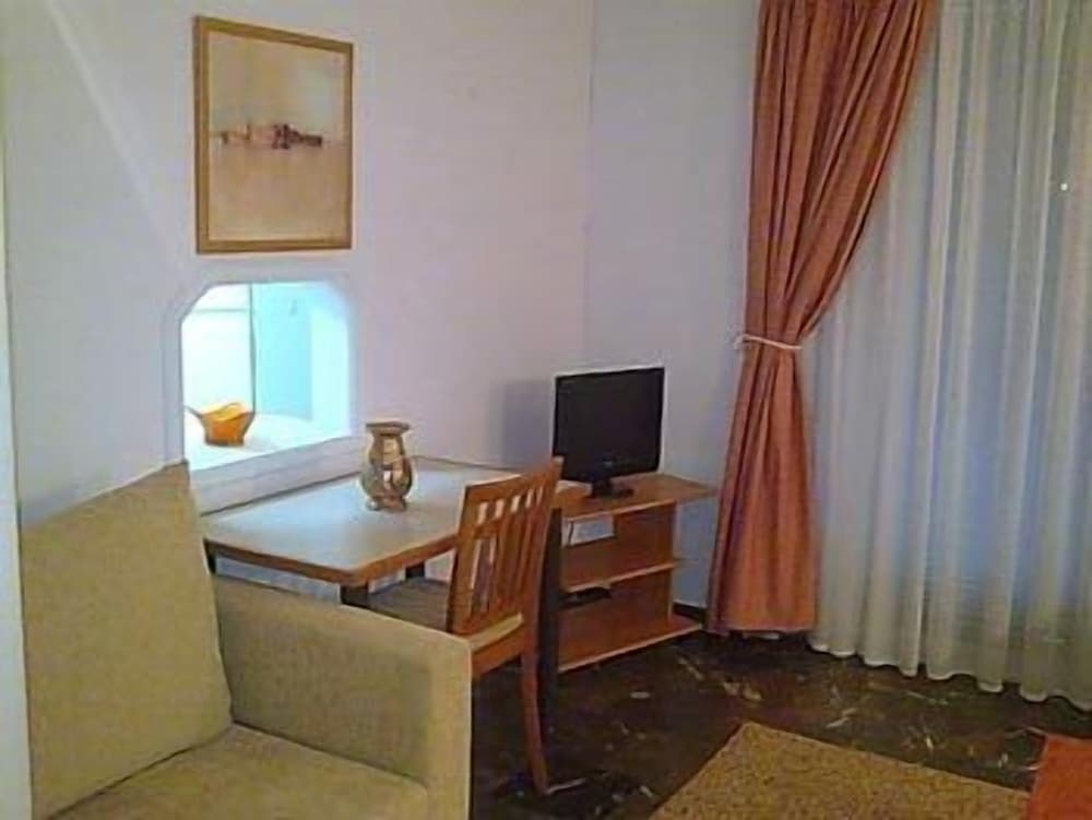 Zina Hotel Apartments, Glyfada, photo 5