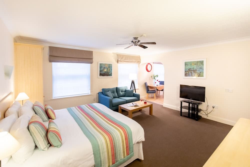 SACO Jersey Merlin House, St. Helier, photo 2