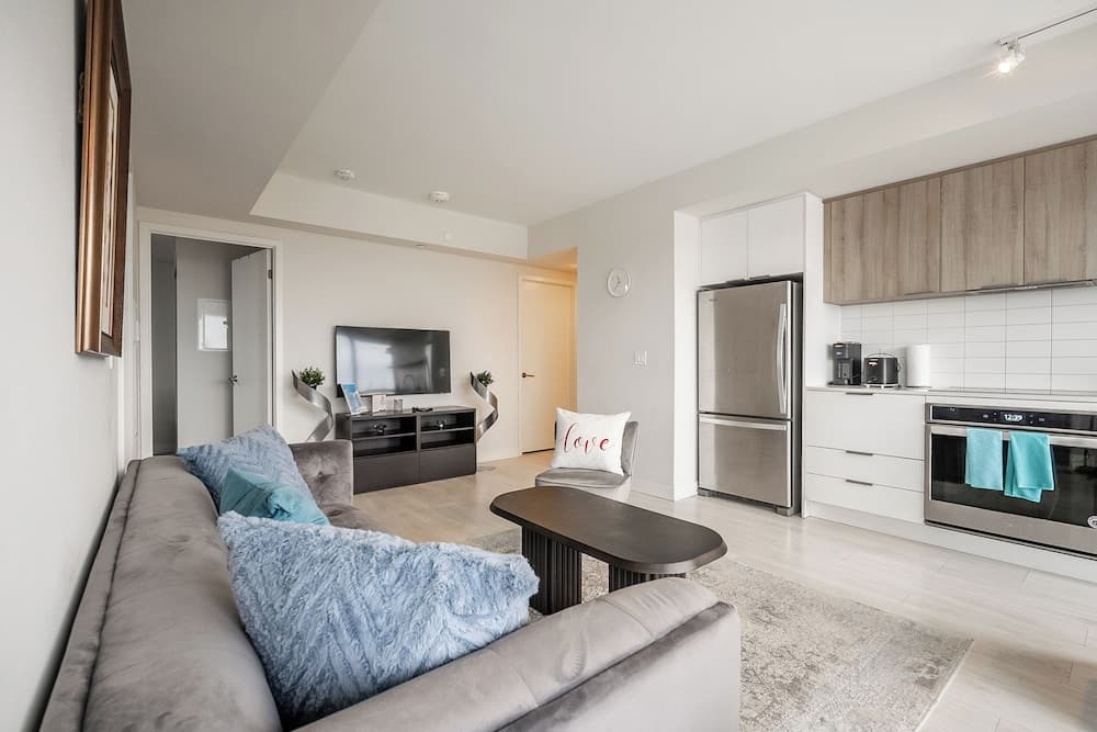 Modern Sonic Way Condos, Toronto, photo 6
