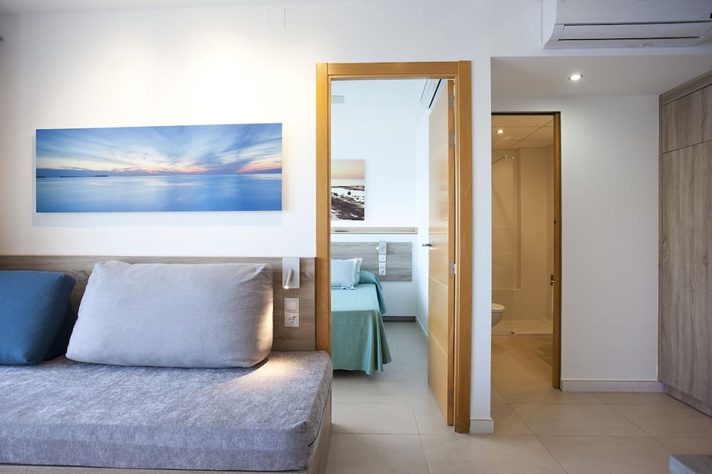 Playa Bella Beach Apartments, Sant Josep de sa Talaia, photo 5