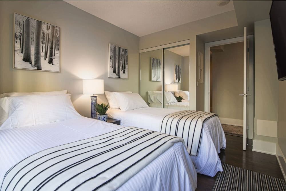 Life Suites Loft - CN Tower, Toronto, photo 2