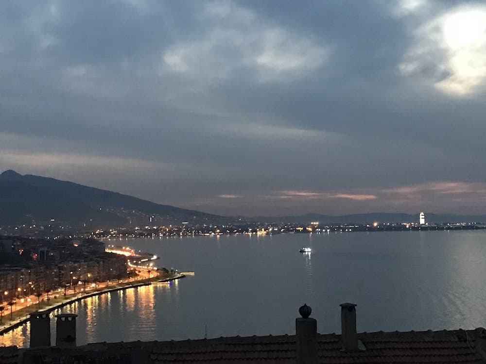Dutlu Konak, Izmir