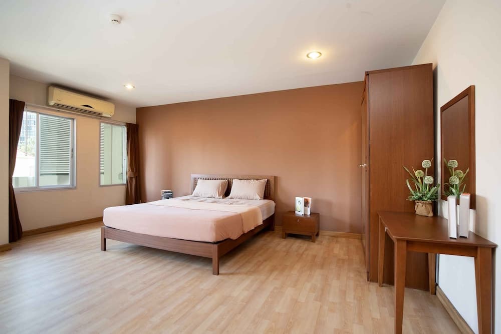 181 Ekkamai Apartment, Bangkok