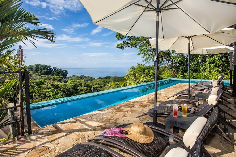 Tiki Villas Rainforest Lodge & Spa, Ballena