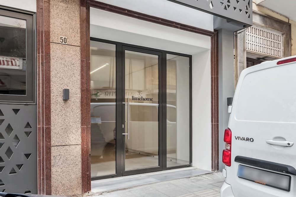 Limehome Piraeus Olive, Piraeus