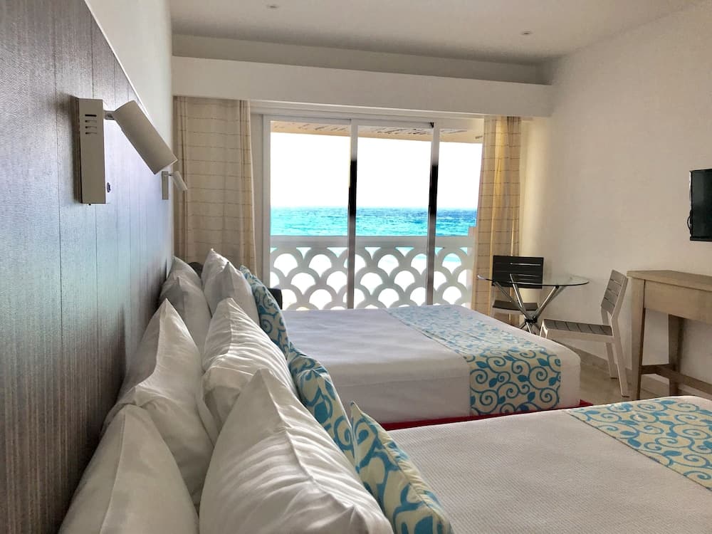 Beach and Ocean Front Apartments 1, Cancun, photo 3