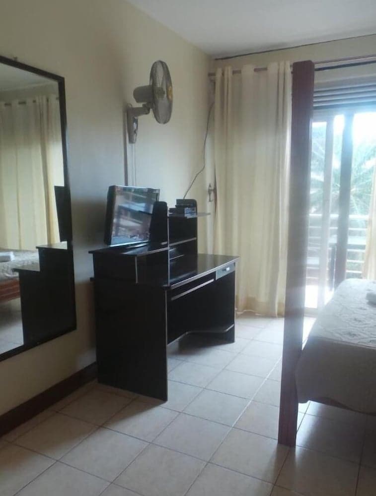 Shumuk Hotel and Apartments, Kampala, photo 3