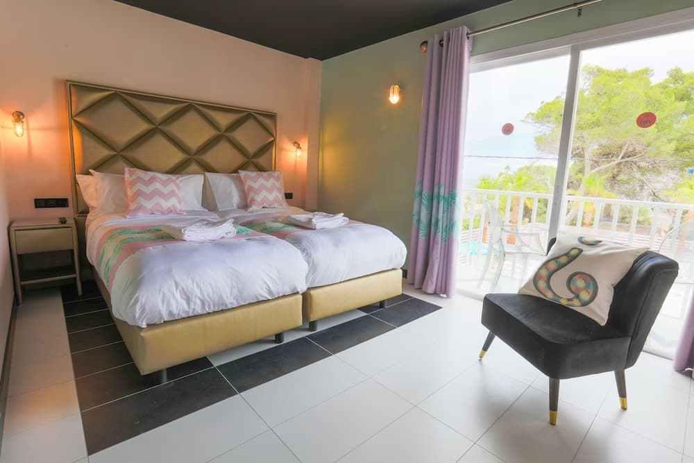 Wi-Ki-Woo Boutique Hotel, Sant Antoni de Portmany, photo 4