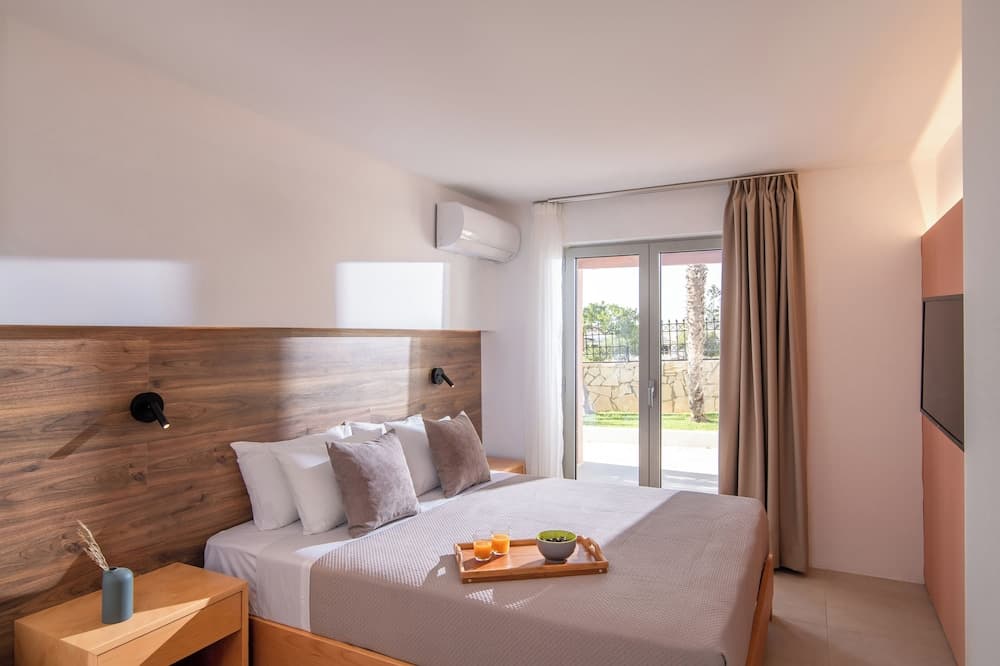 Ariadni apartments & suites, Karteros