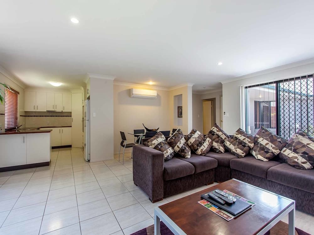 Annand Mews Serviced Apartments, Harristown, photo 6