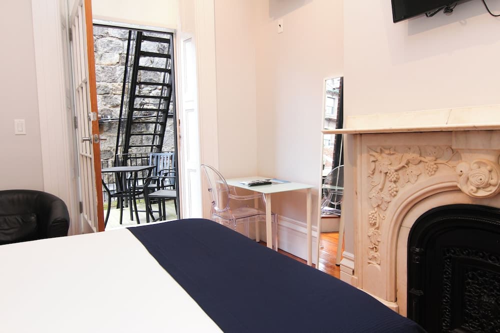 Maverick Suites at 40 Temple St, Boston, photo 4