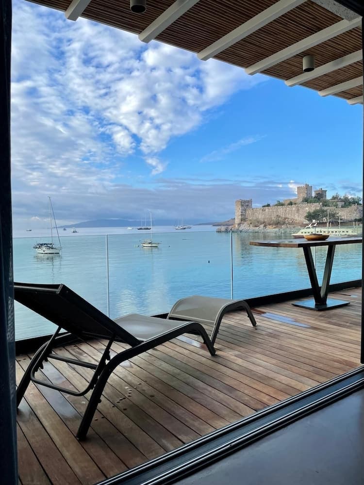 Surfer Caravan Gastro Pub and Suites, Bodrum, photo 2