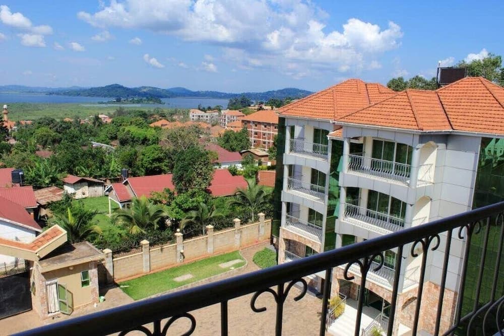 Lake Victoria Masionettes, Kampala, photo 2