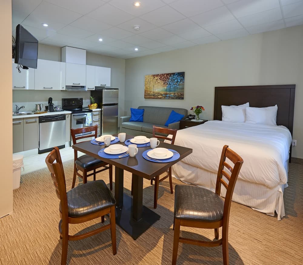 Wasaga Riverdocks Hotel Suites, Wasaga Beach