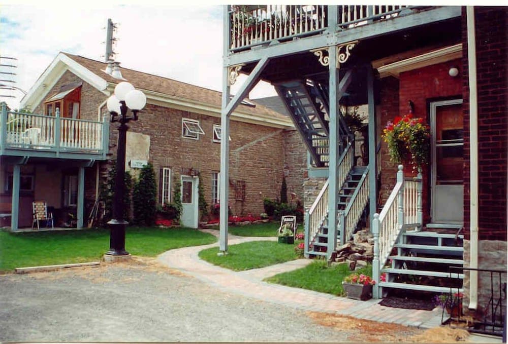 The Noble Suites, Brockville