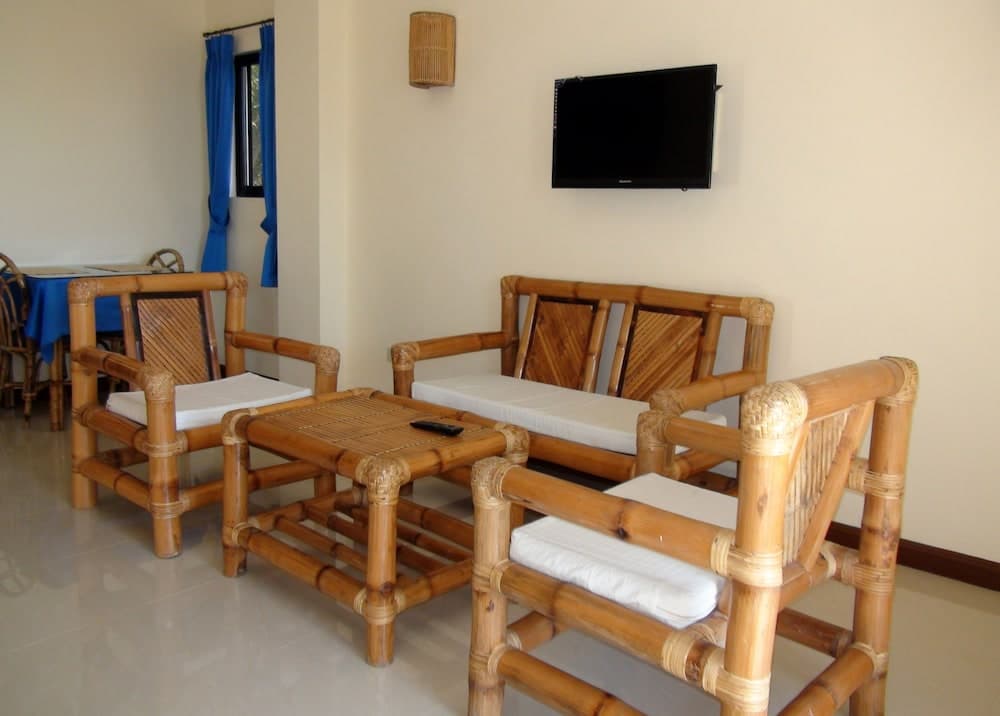 Squares Cafe and Apartments, Puerto Galera, photo 3