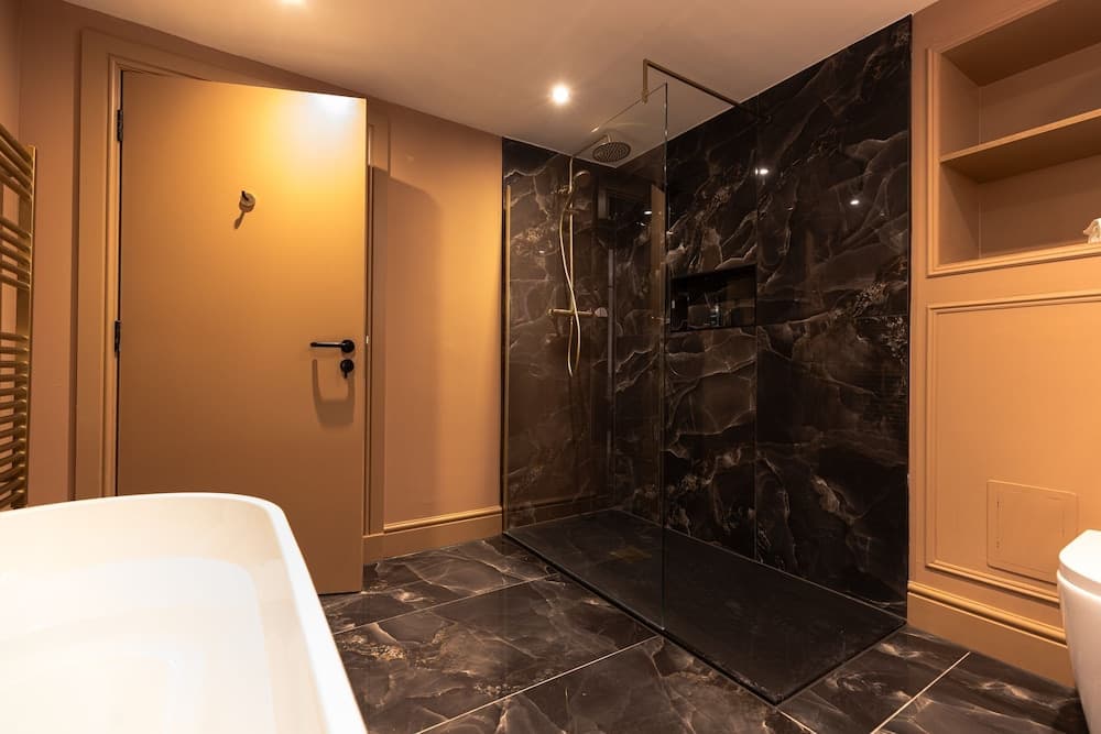 Luxury Georgian Aparthotel by Hauss Ayr - 5mins to Beach, Town Centre!, Ayr, photo 2